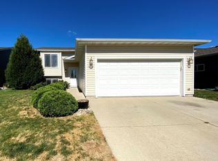 1731 Torrey Pines Dr, Brookings, SD 57006