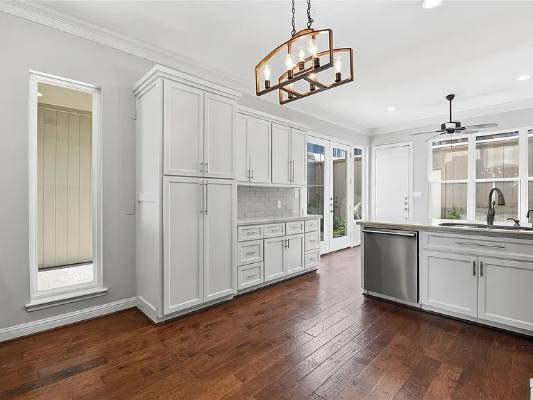 7535 Olympia Dr — Photo 14