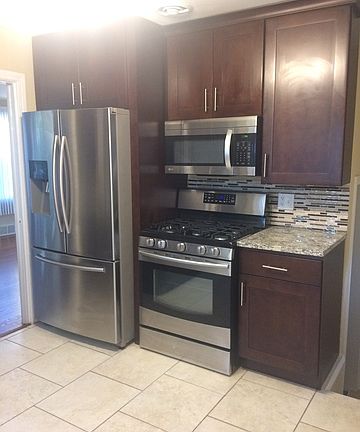 2nd image of 131 Linden Ave