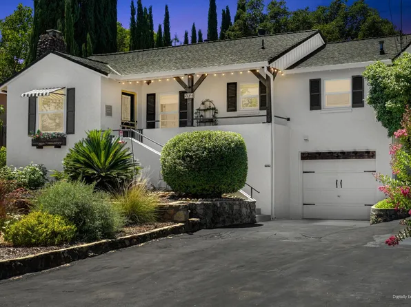 574 Peach Ln, Newcastle, CA 95658