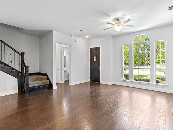 Living Room open concept to kitchen