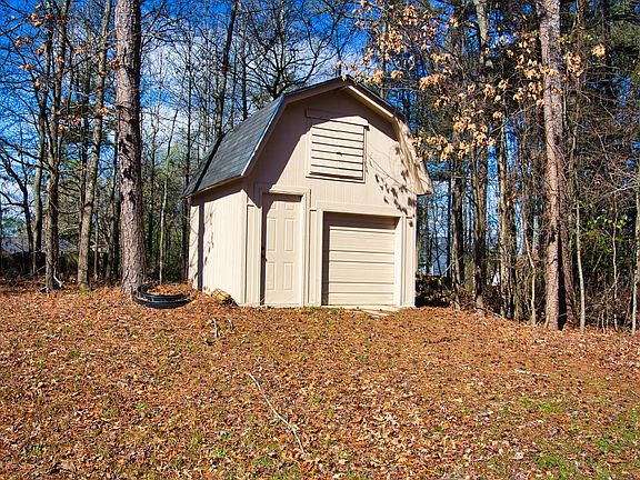 3rd image of 585 Chapel Walk Ln