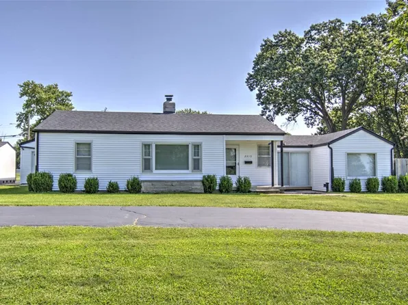 2310 S Lost Bridge Rd, Decatur, IL 62521