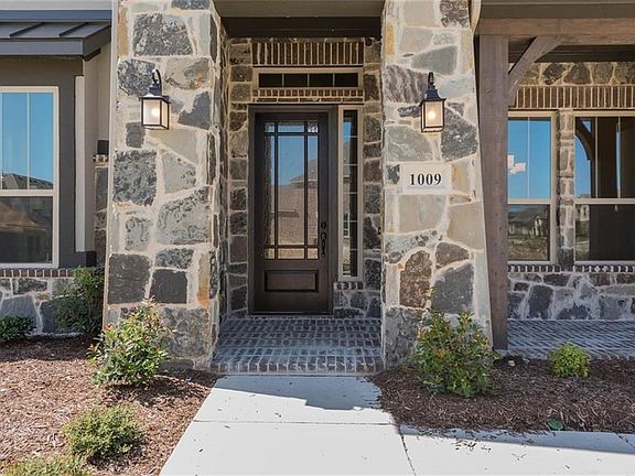 4th image of 1009 Caney Creek Ln