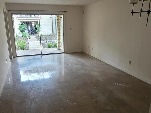 2nd image of 2906 Plaza Terrace Dr