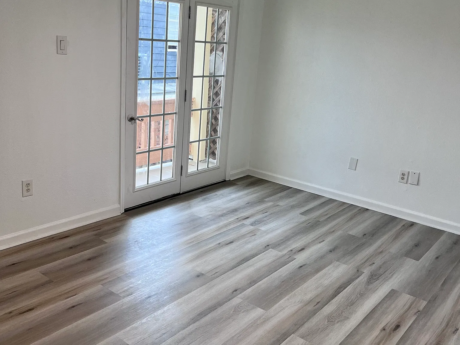 811 Vouray Dr — Photo 4