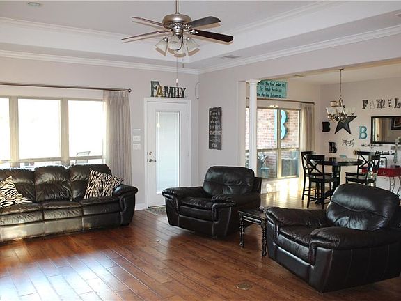 3rd image of 2605 Sylvanglen St
