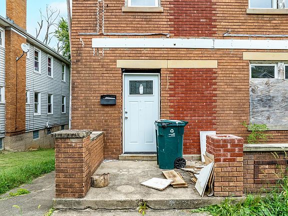 4th image of 1600 Ross Ave