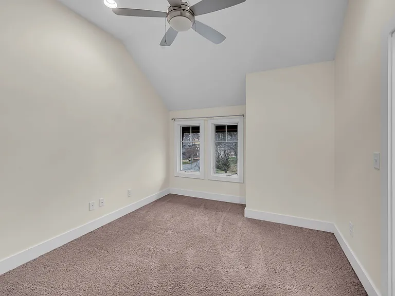 921 Hillview Hts — Photo 21