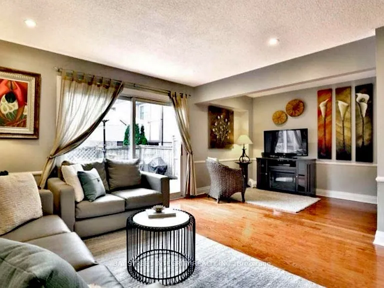 1580 Lancaster Dr #29 — Photo 4