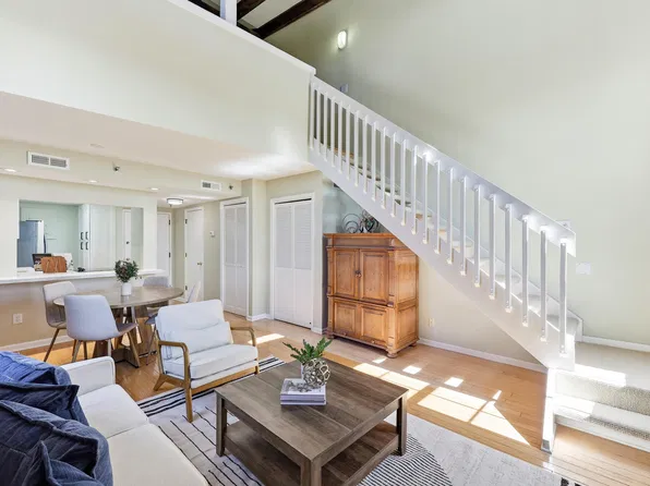 3 Queen St APT 304, Charleston, SC 29401