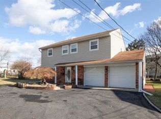 526A Plainview Rd, Plainview, NY 11803