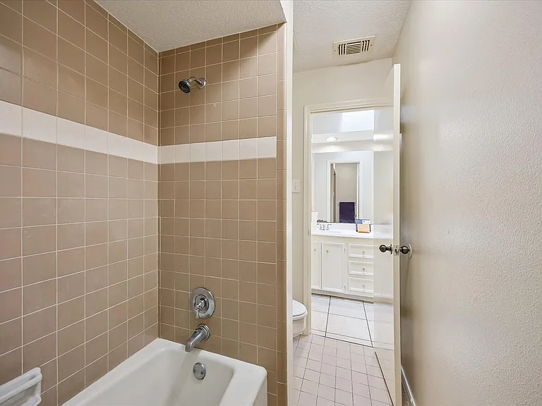 8018 Cobblefield Ln — Photo 15