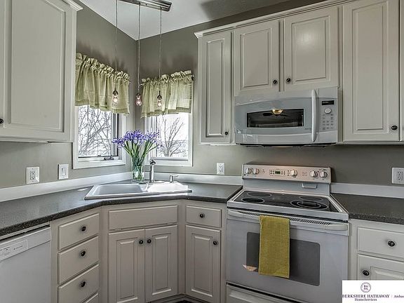 3rd image of 4011 N 147th St