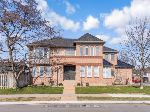 51 Pebblestone Cir, Brampton, ON L6X 4N2