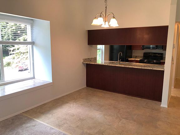 2nd image of 9446 Redmond Woodinville Rd NE APT D324
