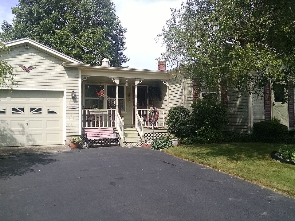 2nd image of 20 Elaine Way