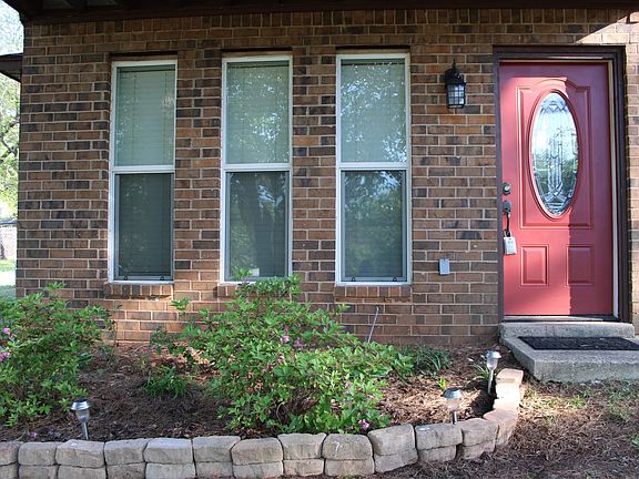 2nd image of 404 Candlewood St