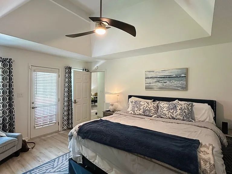 103 Meadow Creek Dr — Photo 32