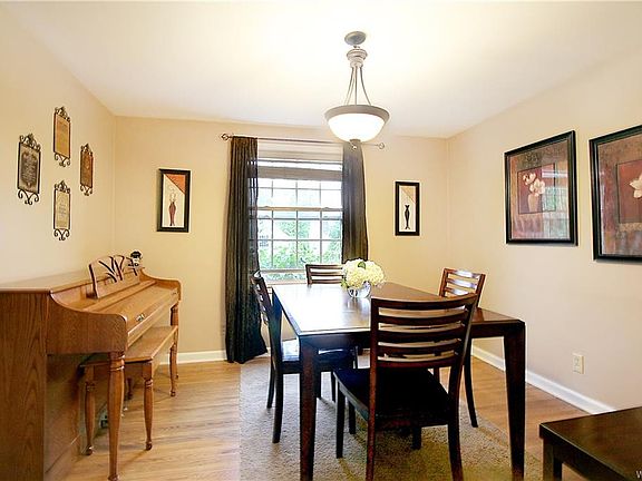 5th image of 132 Briarhurst Dr