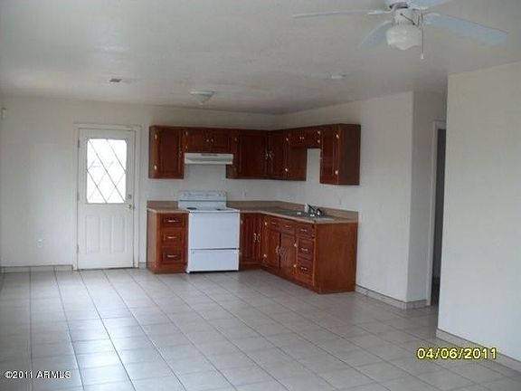 3rd image of 2518 E Pueblo Ave