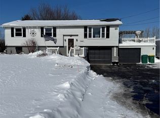 5645 Young Rd, Lockport, NY 14094