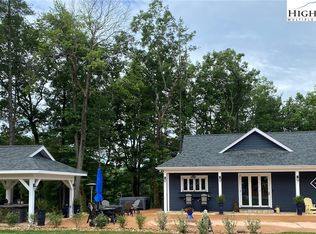 113 Laurel Branch Ct, Glade Valley, NC 28627