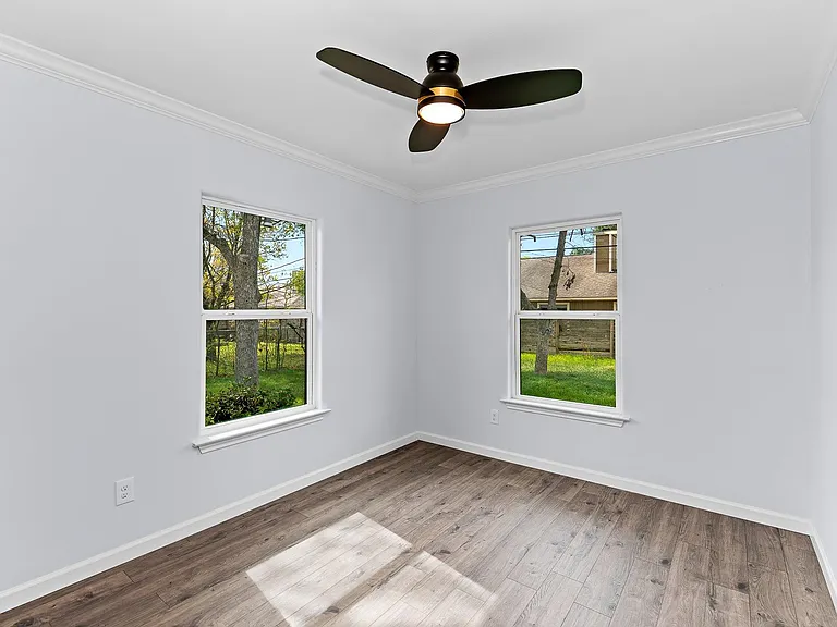 1307 Yorkshire Dr — Photo 30
