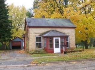 77 13th St, Clintonville, WI 54929