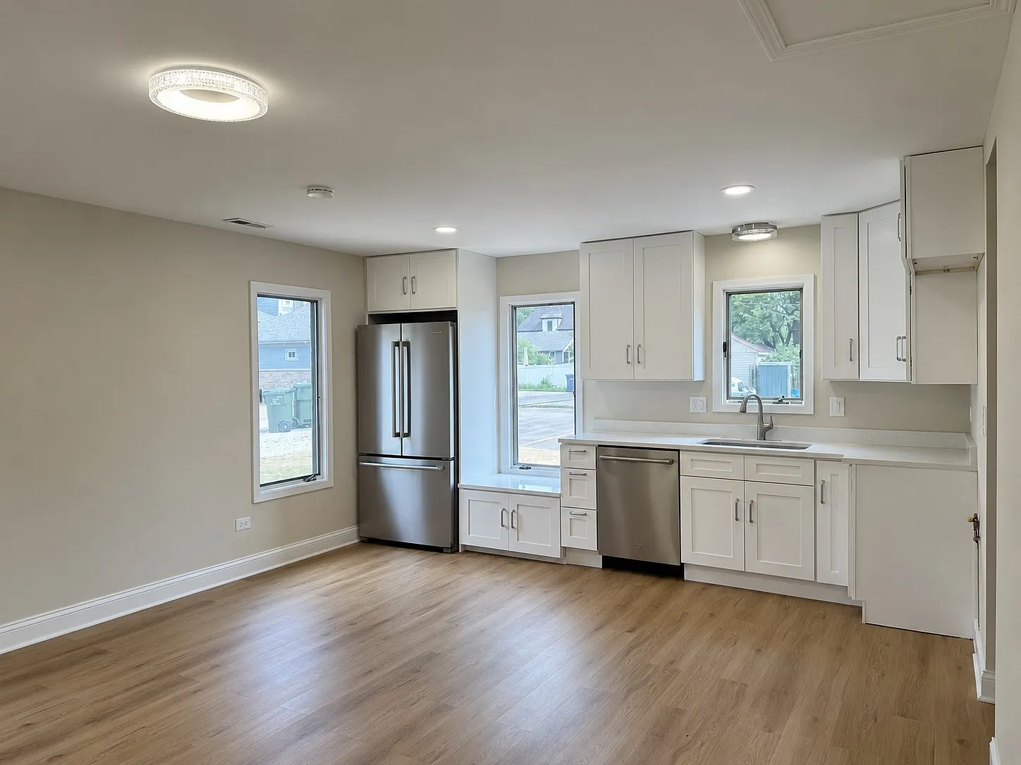 2 bed, 900 sqft, $2,200 — Photo 3