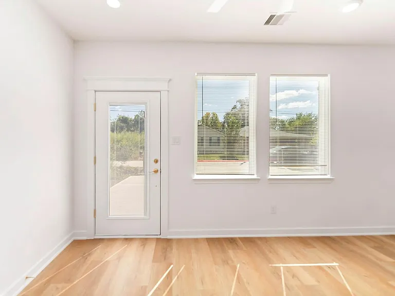 7809 Queen St #B — Photo 3
