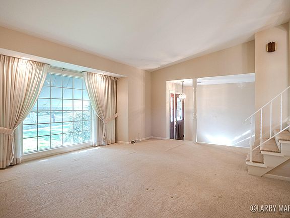 5th image of 1070 Applewood Dr NE