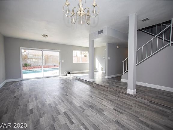 5th image of 3019 McLeod Dr