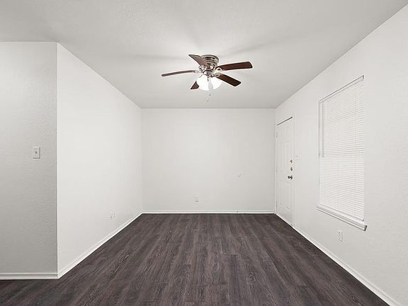 3rd image of 402 Gastel Cir APT 10