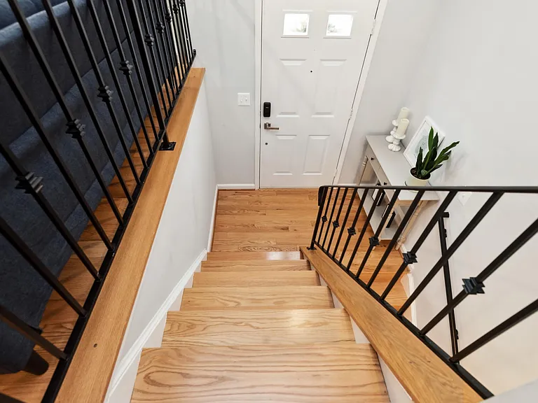 937 Marine Dr — Photo 4