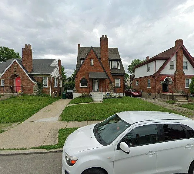 1858 Garden Ln — Photo 2