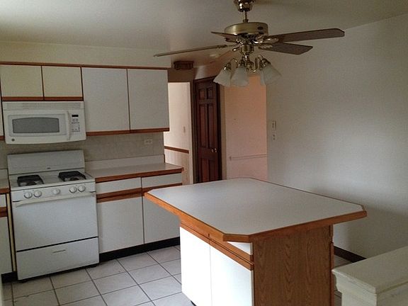 4th image of 121 Jeanette Pl
