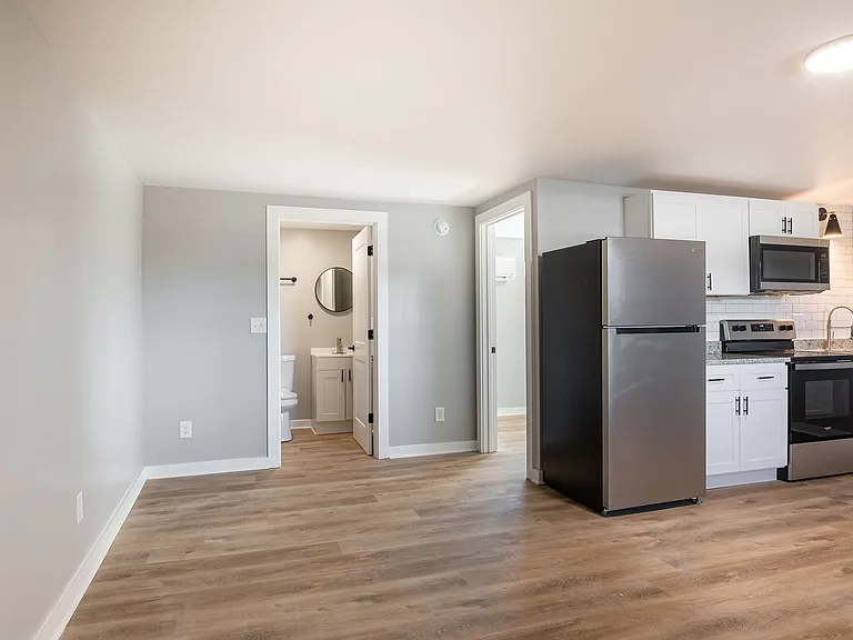 650 4th St NE #16 — Photo 5