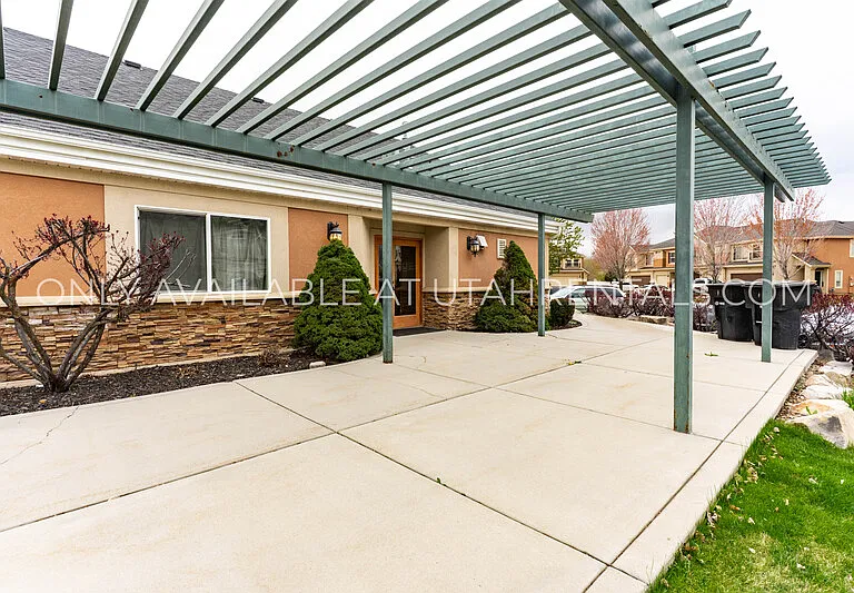 211 Greenfield Cir #150 — Photo 6