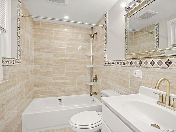 5th image of 875 Townsend Ave #1