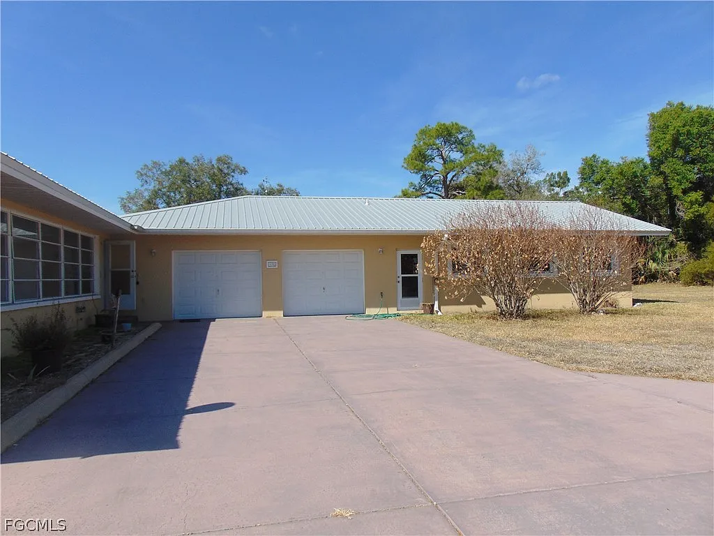 2 bed, 2.5 bath, 2100 sqft, $2,900 — Photo 4