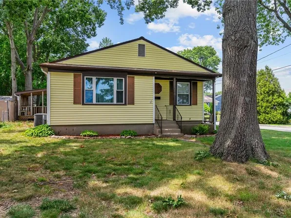 388 Roger Williams Ave, Rumford, RI 02916