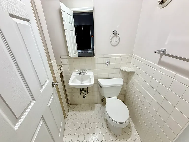 615 W Camplain Rd #1 — Photo 12