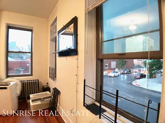 Rented by Sunrise Real Estate | media 31