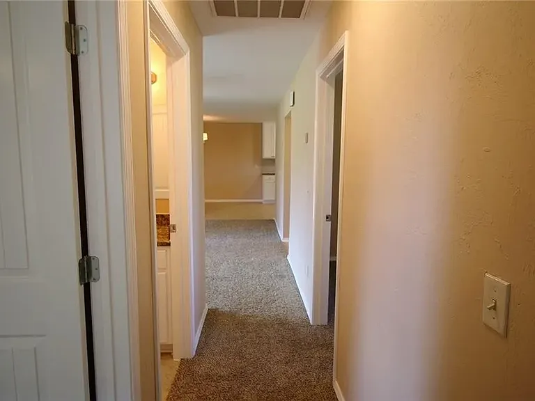 213 Cherokee Ln — Photo 18