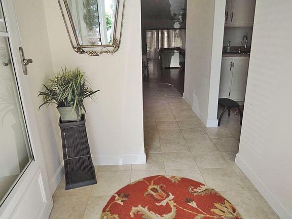 4th image of 525 Crooked Lake Ln APT B