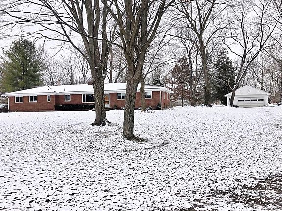 3rd image of 484 Moorewood Cir