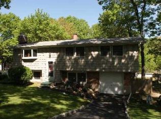 7 Cottontail Ln, East Setauket, NY 11733