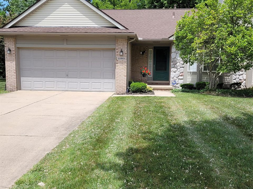 1st image of 22865 Woodcreek Dr