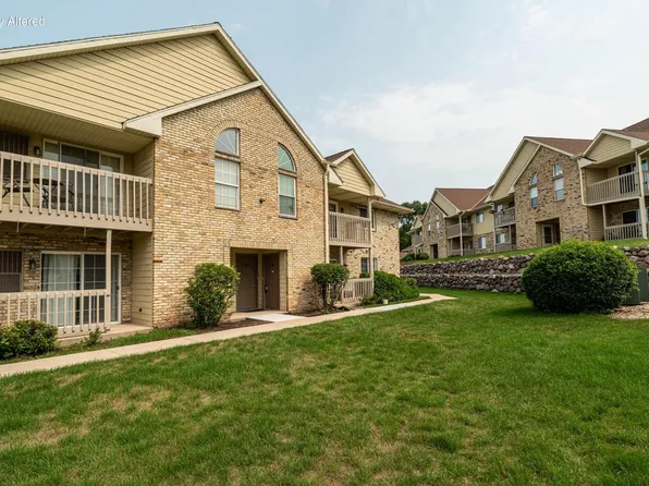 4887 Easy STREET #16, Hartland, WI 53029